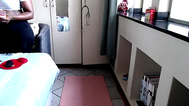 Snapshot of FitSelina66 chatting on 10/12/25, 11:09 FitSelina66 online show from 10/12/25, 11:09