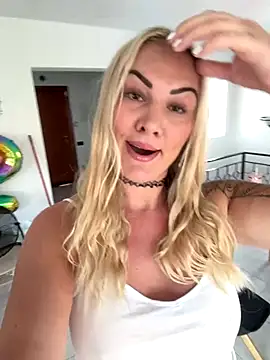 Snapshot of NastyMilf_ chatting on 11/05/25, 09:42 NastyMilf online show from 11/05/25, 09:42