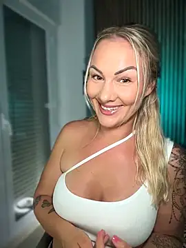 Snapshot of NastyMilf_ chatting on 04/27/26, 07:12 NastyMilf online show from 04/27/26, 07:12