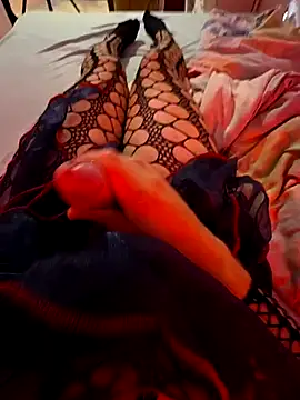 Snapshot of MAllE4 chatting on 10/16/25, 01:45 MAllE4 online show from 10/16/25, 01:45