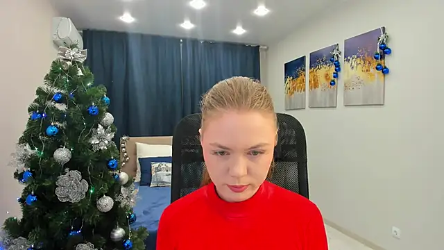 Strawberrye online show from 12/17/24, 11:28