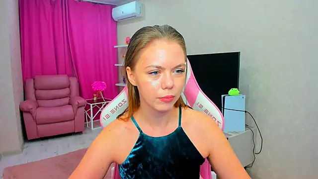 Strawberrye online show from 05/24/26, 03:22