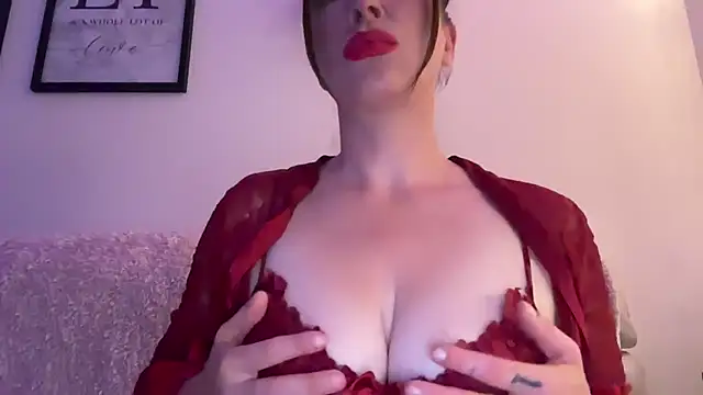 Snapshot of EmilyBlue chatting on 07/15/26, 09:53 EmilyBlue online show from 07/15/26, 09:53