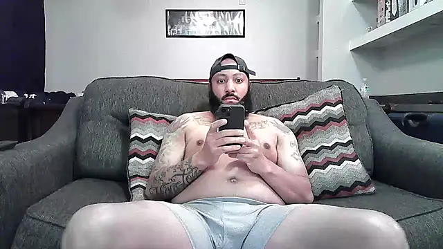 Snapshot of TrendSetter24 chatting on 12/26/24, 04:43 TrendSetter24 online show from 12/26/24, 04:43