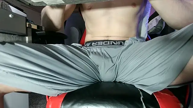 Snapshot of Dick_and_muscles chatting on 11/29/25, 12:24 Dick and muscles online show from 11/29/25, 12:24