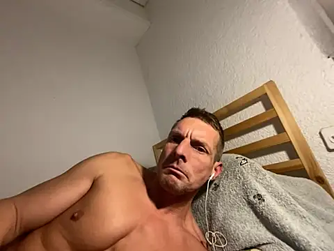 Snapshot of Goldmedall chatting on 02/19/26, 01:01 Goldmedall online show from 02/19/26, 01:01