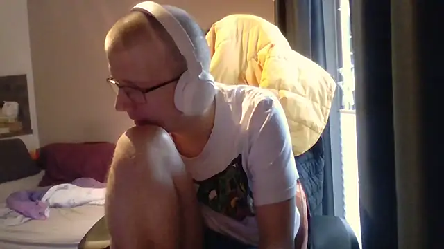 David250692 online show from 11/24/25, 08:58