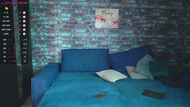 mark normal online show from 01/12/25, 11:04