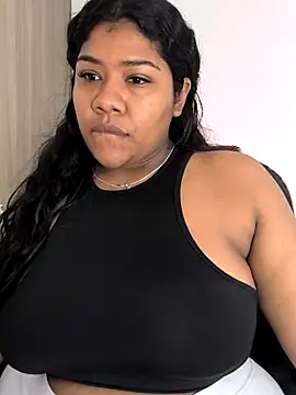 Snapshot of paola091 chatting on 11/16/25, 12:11 paola091 online show from 11/16/25, 12:11