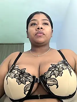 Snapshot of paola091 chatting on 11/18/25, 11:47 paola091 online show from 11/18/25, 11:47