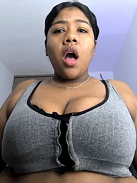 Snapshot of paola091 chatting on 11/20/25, 11:43 paola091 online show from 11/20/25, 11:43