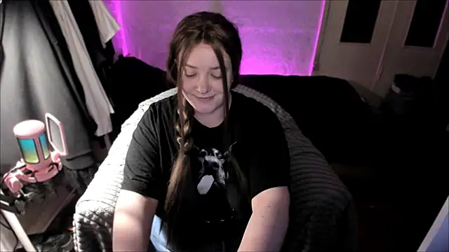 Sophia Edwards online show from 05/07/26, 08:25