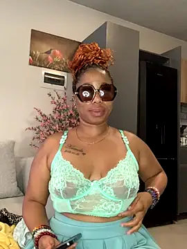 CurvyDesire1 online show from 11/08/25, 08:47