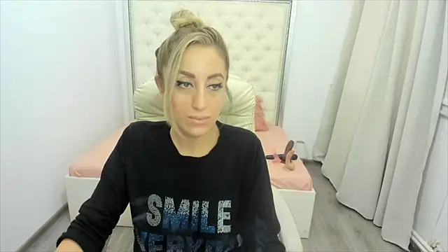 Snapshot of erykajoy chatting on 10/23/25, 08:57 erykajoy online show from 10/23/25, 08:57