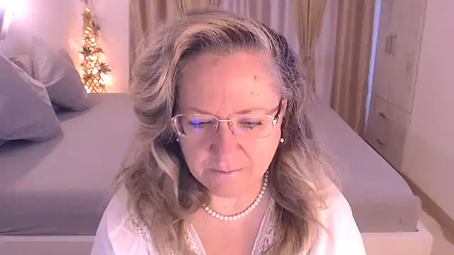 Raisshy online show from 11/18/25, 06:40