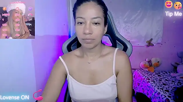 ninatiny online show from 09/22/25, 10:28