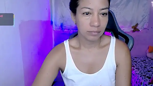 ninatiny online show from 10/08/25, 10:46