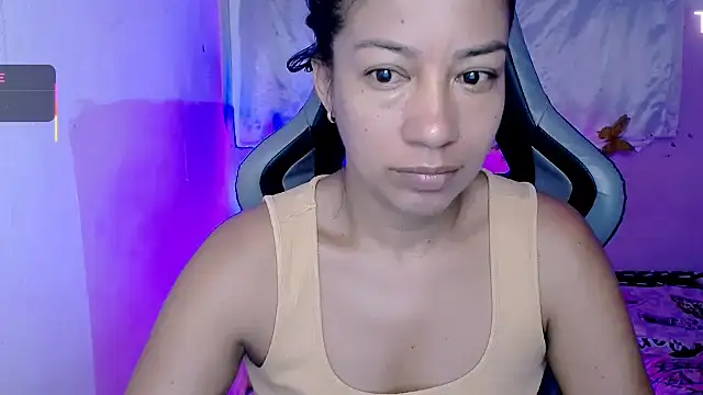 ninatiny online show from 10/15/25, 07:52