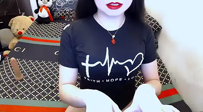 Snapshot of VeryFeminineTrans chatting on 12/05/24, 12:55 VeryFeminineTrans online show from 12/05/24, 12:55