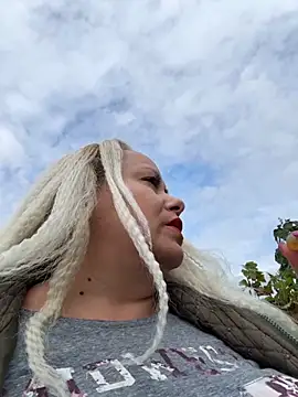 Snapshot of SabinaSweety chatting on 10/14/25, 11:33 SabinaSweety online show from 10/14/25, 11:33