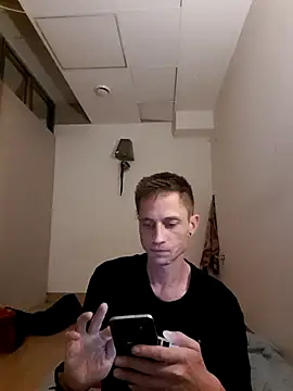 Snapshot of sanderson83 chatting on 09/15/25, 02:00 sanderson83 online show from 09/15/25, 02:00