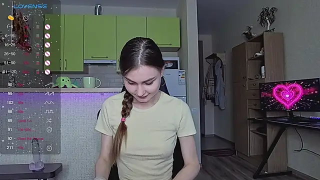 Snapshot of _Sweet_Lilit_ chatting on 12/15/24, 10:39 Sweet Lilit online show from 12/15/24, 10:39