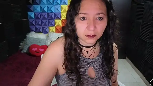 Snapshot of katifoxx chatting on 10/27/25, 03:38 katifoxx online show from 10/27/25, 03:38