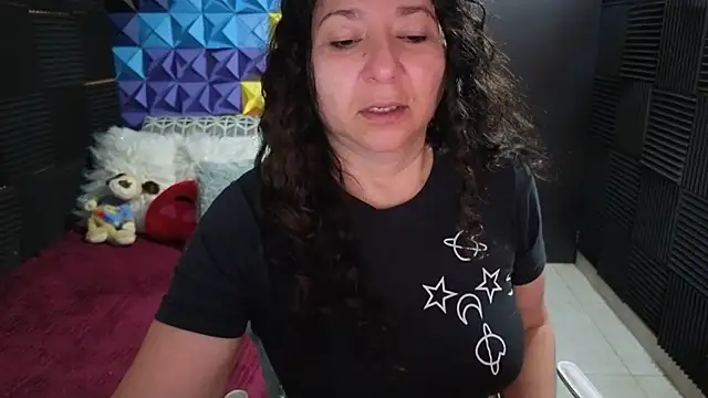 Snapshot of katifoxx chatting on 11/23/25, 03:23 katifoxx online show from 11/23/25, 03:23