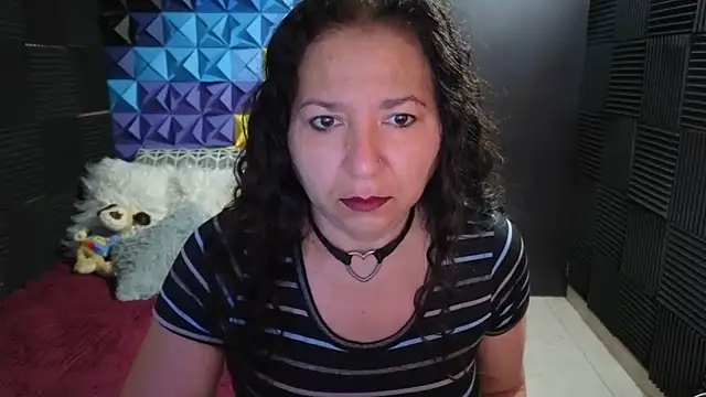 Snapshot of katifoxx chatting on 11/24/25, 04:07 katifoxx online show from 11/24/25, 04:07