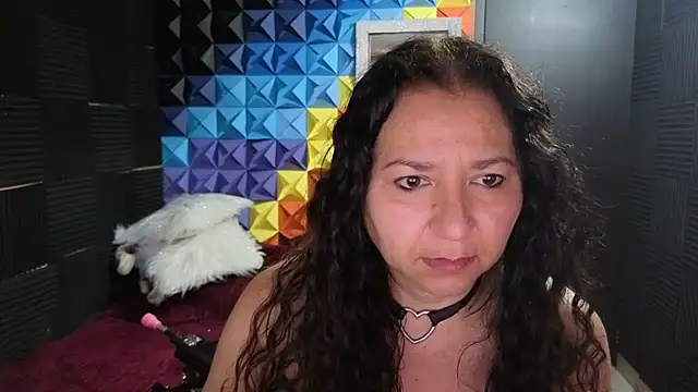 Snapshot of katifoxx chatting on 12/13/25, 08:04 katifoxx online show from 12/13/25, 08:04
