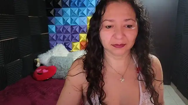Snapshot of katifoxx chatting on 12/16/25, 04:23 katifoxx online show from 12/16/25, 04:23
