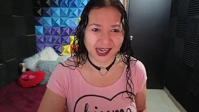 Snapshot of katifoxx chatting on 12/19/25, 03:19 katifoxx online show from 12/19/25, 03:19