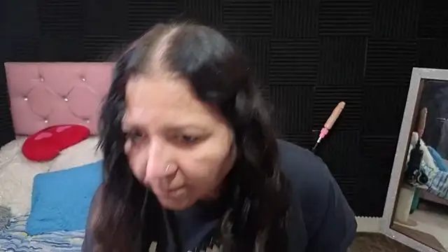 Snapshot of katifoxx chatting on 04/12/26, 04:56 katifoxx online show from 04/12/26, 04:56