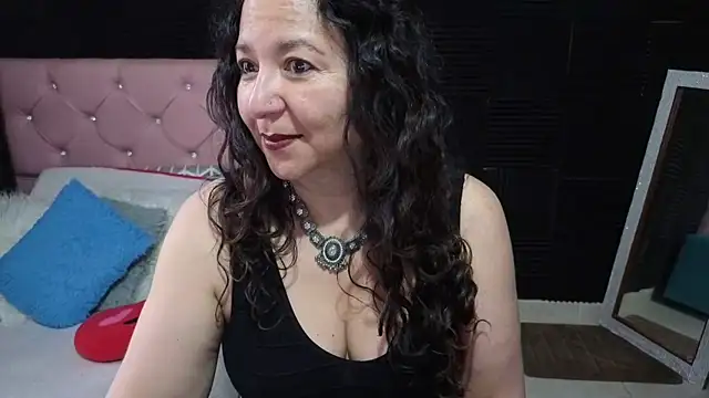 Snapshot of katifoxx chatting on 04/28/26, 02:55 katifoxx online show from 04/28/26, 02:55