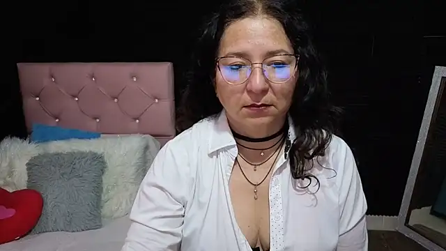 Snapshot of katifoxx chatting on 05/11/26, 04:04 katifoxx online show from 05/11/26, 04:04