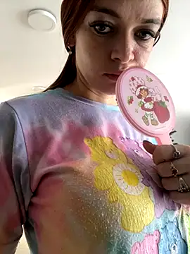 Snapshot of cherry_weet_29 chatting on 11/28/25, 06:21 cherry weet 29 online show from 11/28/25, 06:21