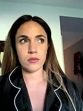 Clara-xoxo online show from 09/26/25, 08:18