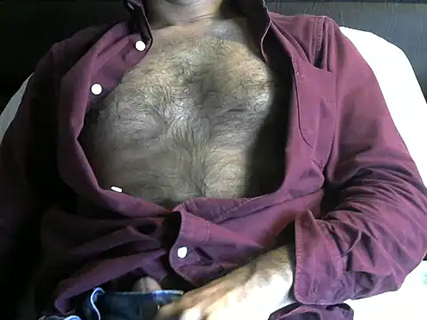 Snapshot of frankpeterson4646 chatting on 10/13/25, 01:38 frankpeterson4646 online show from 10/13/25, 01:38