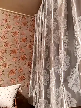 Snapshot of Cerd_Ayaz chatting on 10/31/25, 03:57 Cerd Ayaz online show from 10/31/25, 03:57