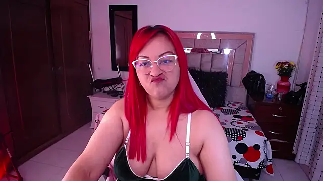 salomecastro  online show from 02/04/25, 01:23