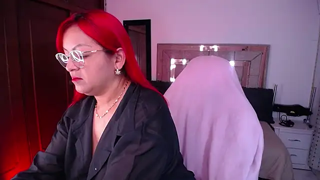 salomecastro  online show from 10/13/25, 03:28