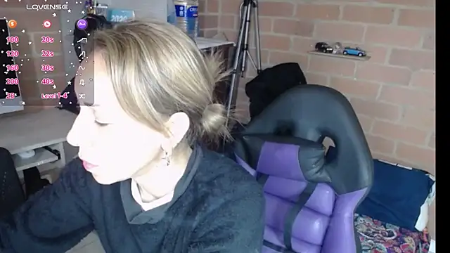 cristin doll  online show from 07/23/26, 02:37