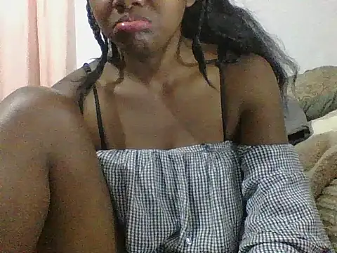 Snapshot of Hamie_sexy chatting on 09/14/25, 06:23 Hamie sexy online show from 09/14/25, 06:23