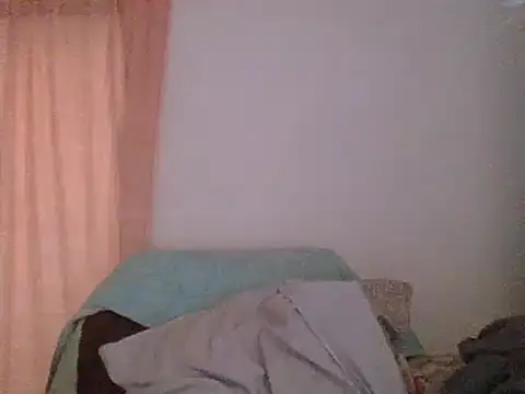 Snapshot of Hamie_sexy chatting on 10/27/25, 08:18 Hamie sexy online show from 10/27/25, 08:18