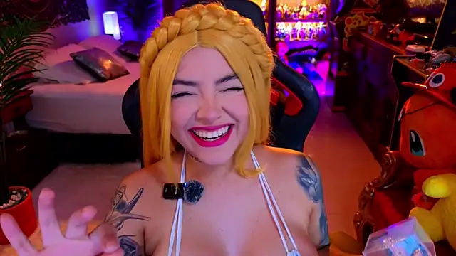 Snapshot of ambarEvans chatting on 03/23/25, 12:36 ambarEvans online show from 03/23/25, 12:36