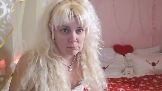 SunnySylvia online show from 01/01/25, 05:00