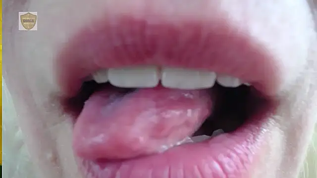 Snapshot of SunnySylvia chatting on 10/05/25, 01:20 SunnySylvia online show from 10/05/25, 01:20