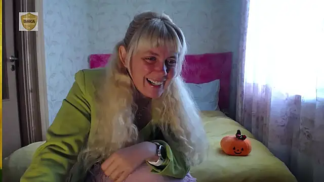 Snapshot of SunnySylvia chatting on 11/01/25, 07:32 SunnySylvia online show from 11/01/25, 07:32