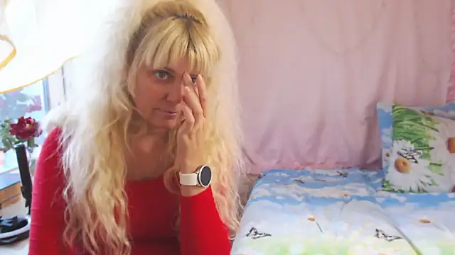 Snapshot of SunnySylvia chatting on 11/17/25, 07:14 SunnySylvia online show from 11/17/25, 07:14