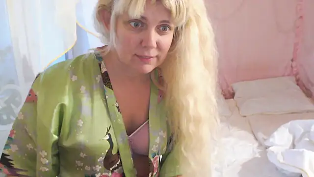 Snapshot of SunnySylvia chatting on 11/27/25, 05:31 SunnySylvia online show from 11/27/25, 05:31